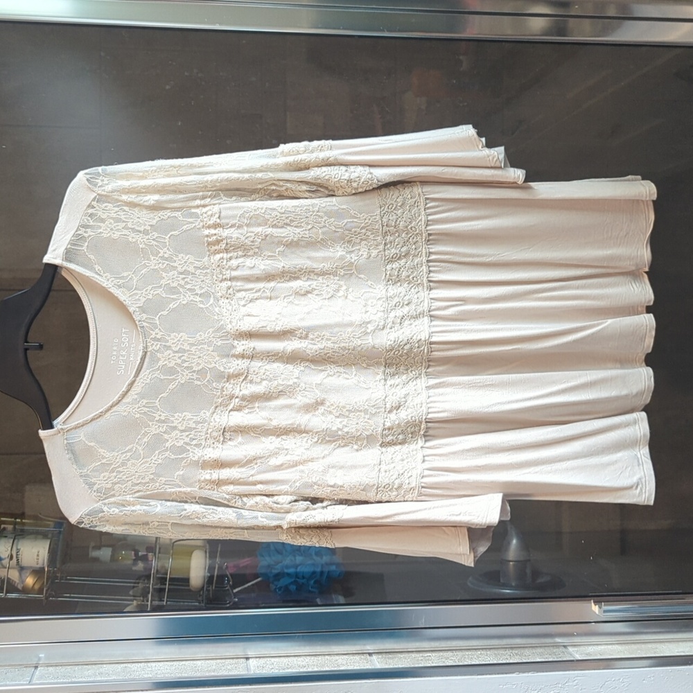 🎉 Host Pick 🎉 Torrid Lace Bodice Bell Sleeved Top - Picture 5 of 12